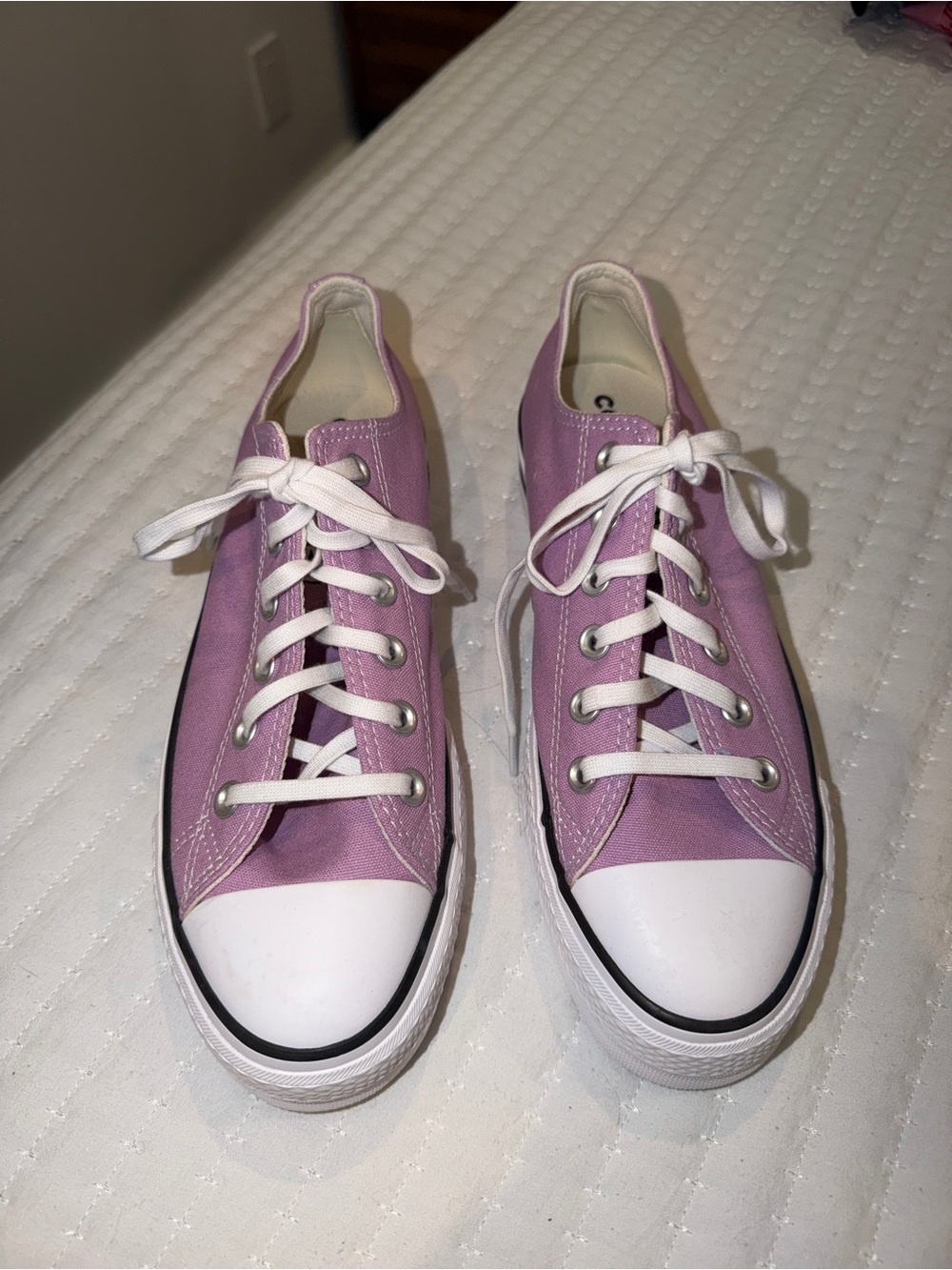 Classic Low-Top Canvas Sneakers in Lavender Platform